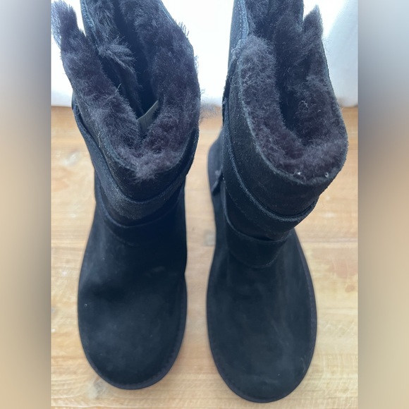New UGG Bailey Graphic Logo Strap Boot in Black Women’s Size 7 - Picture 3 of 11